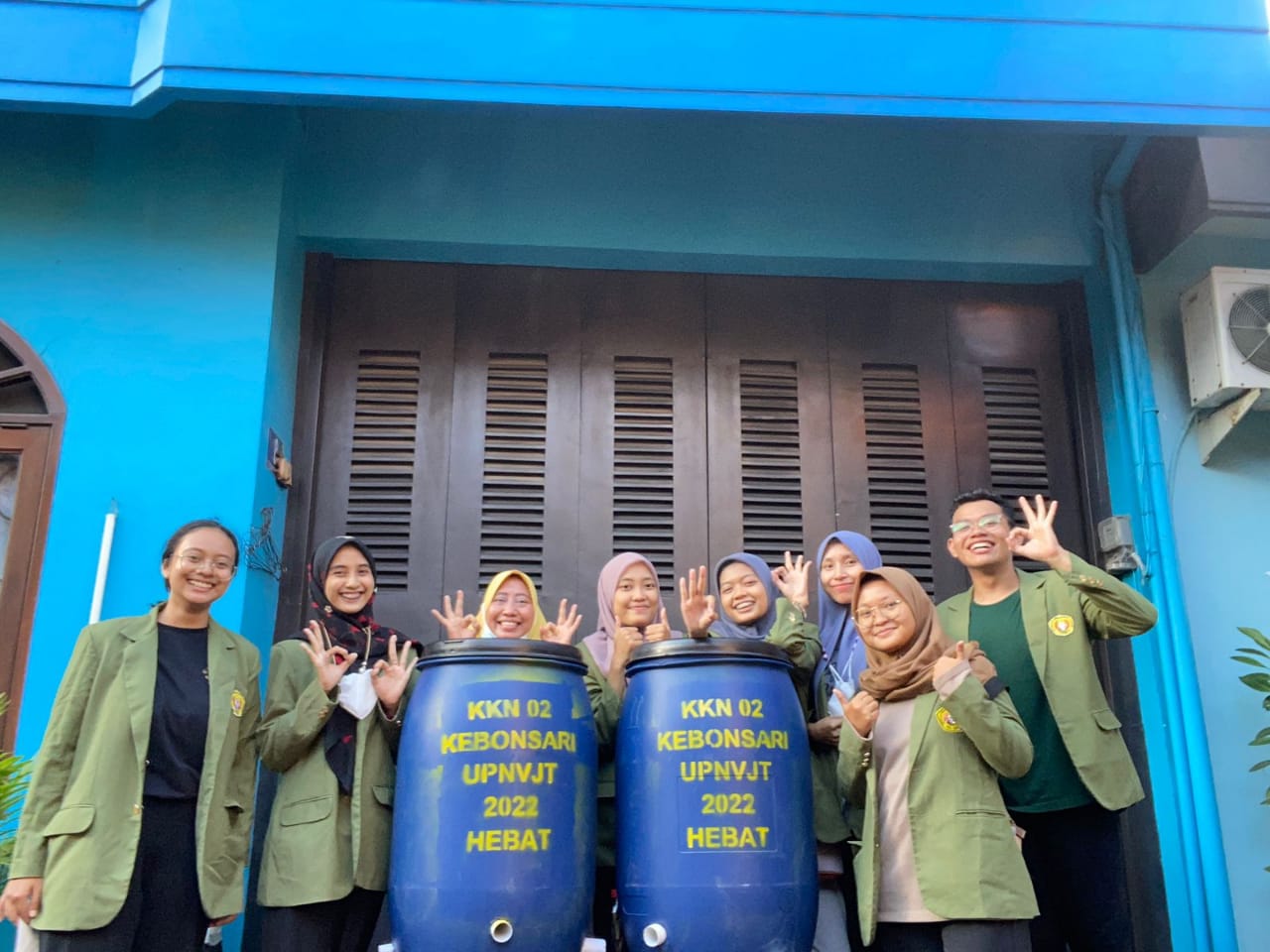 Mahasiswa UPN membuat tong sampah menjadi alat untuk menjadikan sampah rumah tangga bisa menjadi kompos secara langsung.