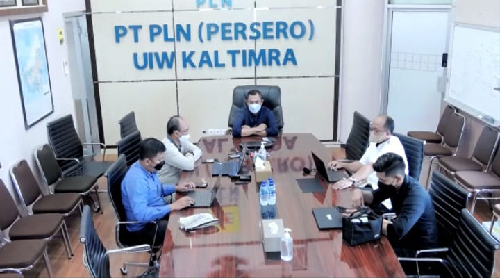 GM PLN UIW Kaltimra, Saleh Siswanto ketika memberikan keterangan kepada media terkait gangguan transmisi pada Rabu (6/7/2022)