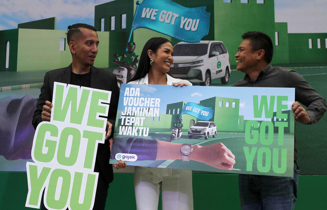 Dari ki-ka : Head of Global Marketing Gojek Amanda Parikesit - Aulia Sarah Aktris & pengguna setia layanan Gojek dan Pakar Perilaku Konsumen Yuswohady berbincang dalam peluncuran #WeGotYou, sebuah komitmen berkelanjutan Gojek dalam menghadirkan layanan transportasi andalan untuk mendukung produktivitas masyarakat di Jakarta, Kamis 7 Juli 2022. Foto : Panji Asmoro/TrenAsia