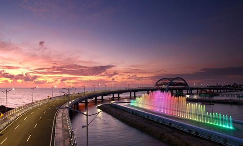 A-Jembatan_suroboyo_dusk.jpg