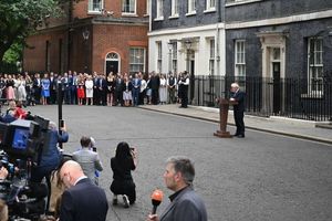 Perdana Menteri Inggris Boris Johnson akan melanjutkan tugasnya sementara sampai akhir bulan Oktober mendatang.