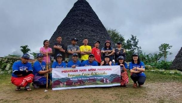 Sambut HAN 2022, 'Komunitas Momang Anak Manggarai' Sambangi Anak-Anak di Wae Rebo