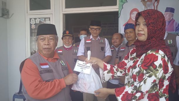 Perkuat Solidaritas Sosial, FKUB Lampung Bagikan Kurban ke Masyarakat Lintas Agama