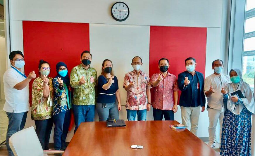 Adik Dwi Putranto ketua umum kadin Jawa timur (tengah), saat pertemuan dengan Atase Pertanian Kedutaan Besar Amerika Serikat Jasmin Osinski (Kanan ketua umum kadin jatim), dan Konselor Pertanian Kedutaan besar Amerika Serikat Rey Santella (kiri ketua umum kadin jatim) akhir pekan kemarin di Jakarta.