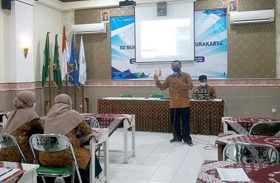 Guru SD Muhammadiyah 1 Ketelan Solo Adakan Pengimbasan Bahasa Daerah