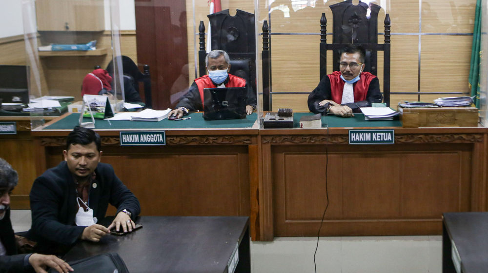 Ilustrasi Suasana Persidangan - Panji 3.jpg