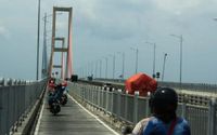 Jembatan suramadu.jpg
