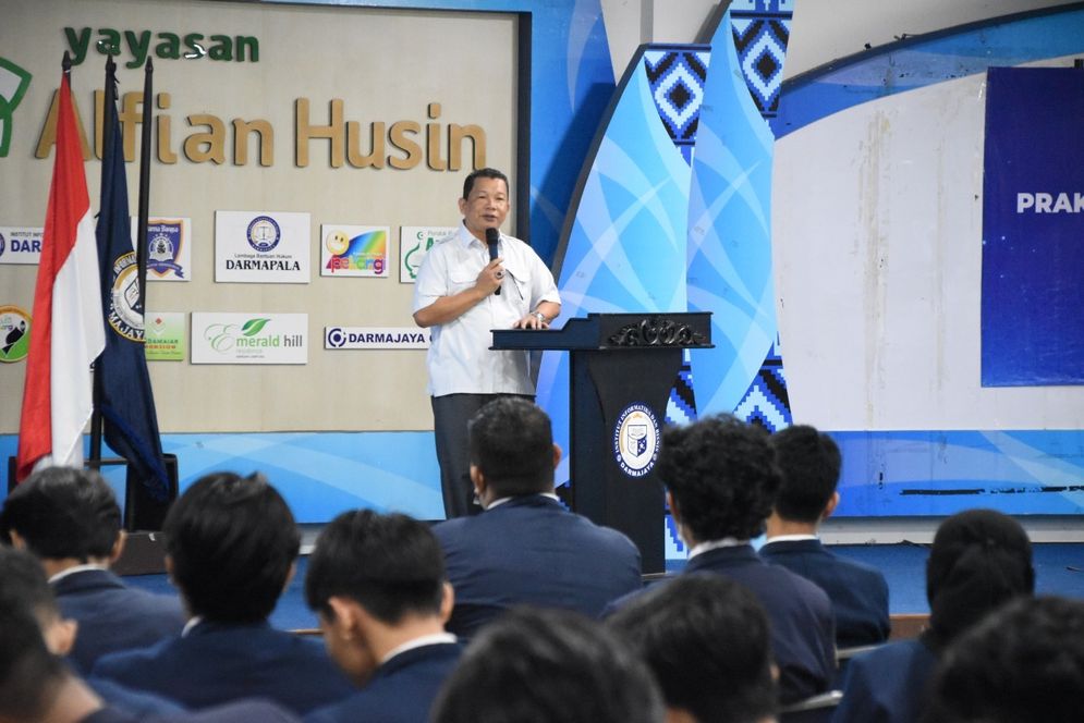 Wakil Rektor 1 Bidang Akademik IIB Darmajaya, RZ Abdul Aziz, S.T., M.T., Ph.D., saat memberikan pembekalan program PKPM. 