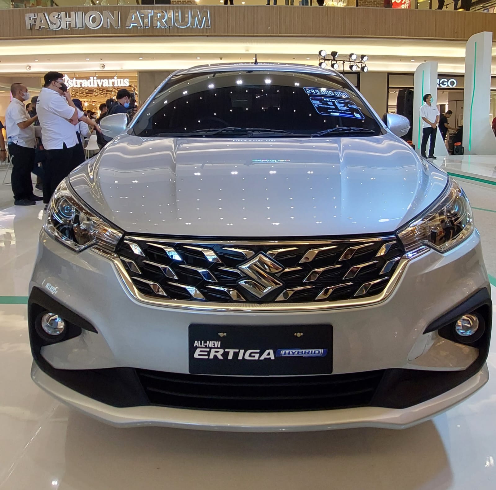All New Ertiga Hybrid saat pameran di Surabaya.