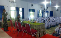 Sertu Dofi saat memaparkan materi.jpg
