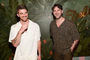 Duo musisi DJ asal AS, The Chainsmokers akan diberangkatkan ke luar angkasa sebagai seniman pertama yang tampil di luar angkasa. 