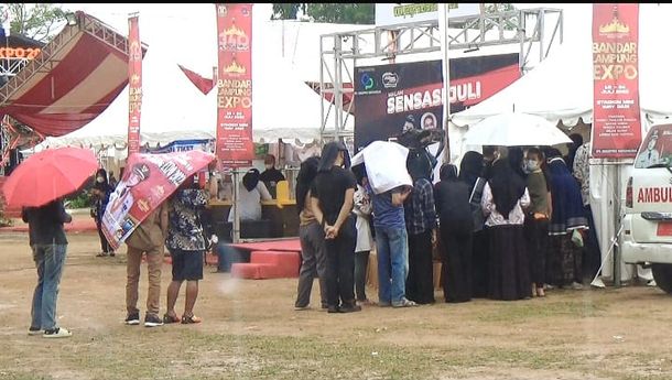 Vaksinasi Covid-19 di Bandar Lampung Expo Ramai Peminat