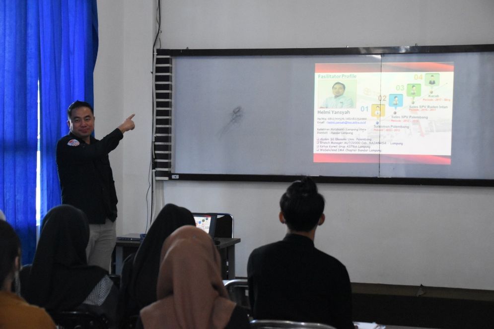 Prodi Manajemen IIB Darmajaya berkolaborasi dengan Indonesian Marketing Association (IMA) Chapter Bandarlampung menghadirkan praktisi dalam kelas.