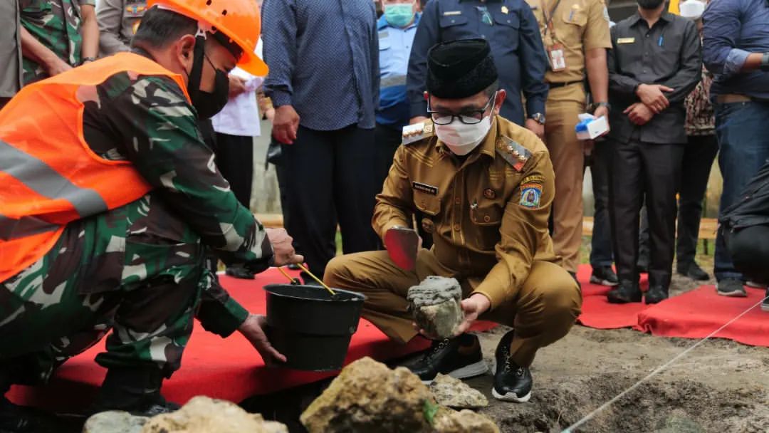 Wali Kota Balikpapan, Rahmad Mas'ud menghadiri peletakan batu pertama atau groundbreaking program Rumah Layak Huni (RLH) Kaltim. Foto: Pemkot Balikpapan