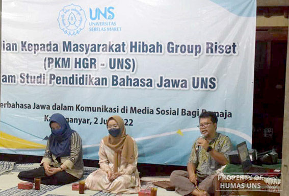 Sasar Remaja, Dosen PBJ UNS Sosialisasikan Pentingnya Berkomunisasi dengan Bahasa Jawa