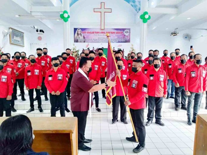 Pelantikan Panji Yosua P/KB GMIM Petra Sawangan. (Foto:Istimewa)