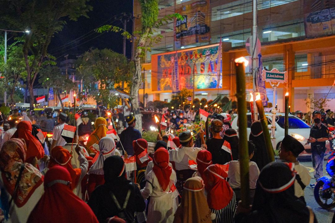 Pawai obor di Balikpapan memperingati Tahun Baru Islam 1 Muharram 1444 Hijriah. Foto: sepmitabepis/ Instagram
