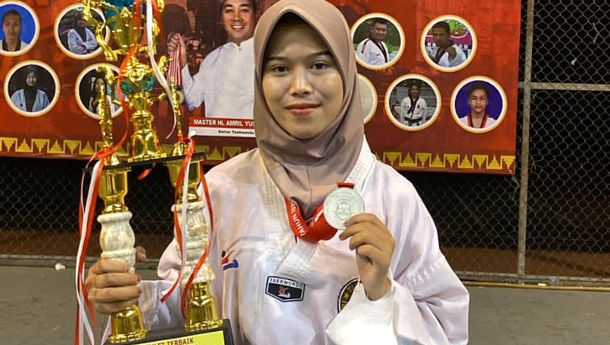 Felly Octavia Mahasiswi IIB Darmajaya Juara 2 Kejuaraan Taekwondo Walikota Cup 2022