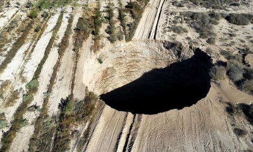 Sebuah lubang raksasa ditemukan di wilayah dekat pertambangan di Chile.