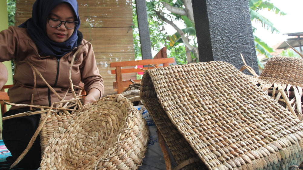UMKM Kerajinan Enceng Gondok - Panji 1.jpg