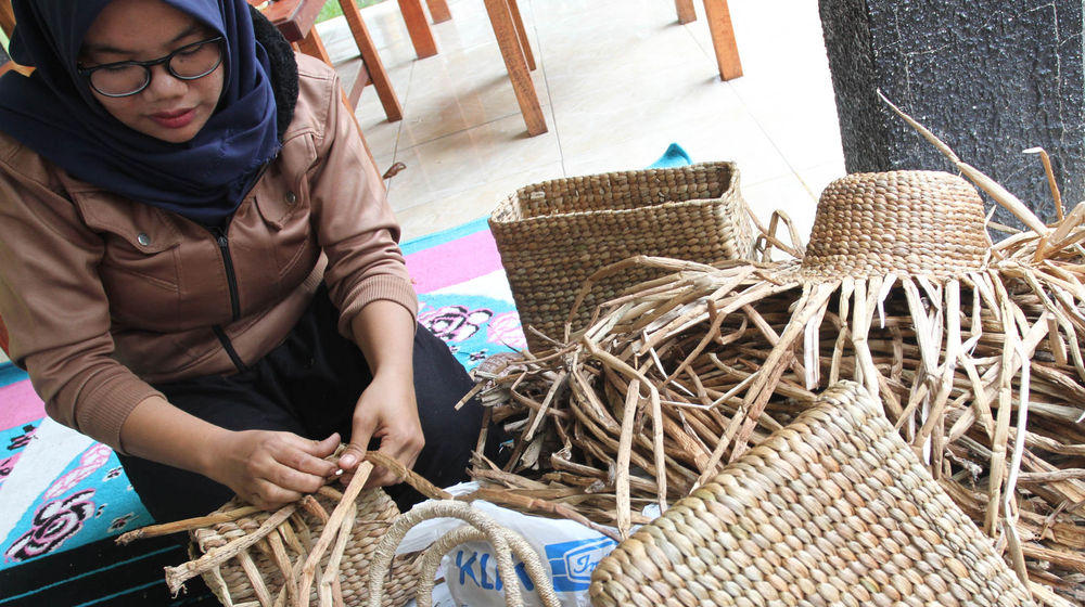 UMKM Kerajinan Enceng Gondok - Panji 2.jpg