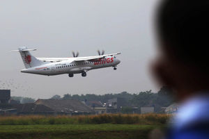 Penerbangan Perdana Wings - Panji 6.jpg