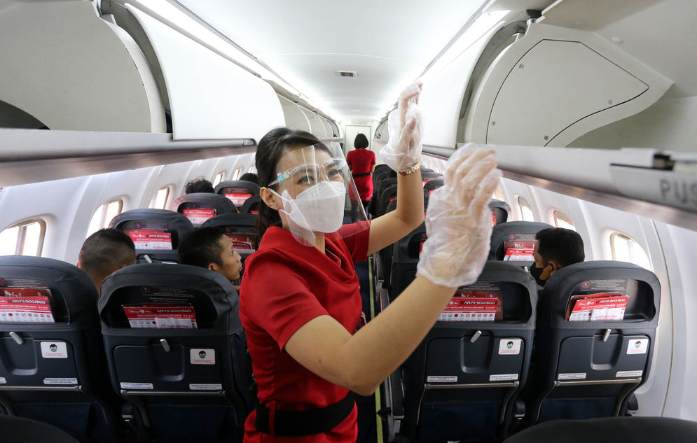 Ternyata Ini Alasan Kru Pesawat Meredupkan Lampu Kabin Saat Takeoff dan Landing