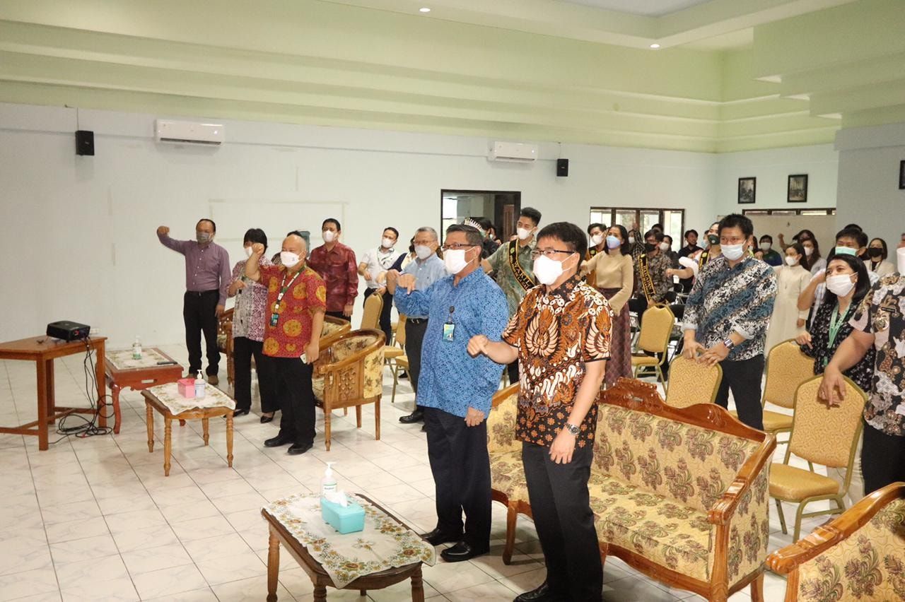 Wali Kota Manado Andrei Angouw saat menghadir temu sapa di Kampus Unika De La Salle. (Foto:Istimewa)