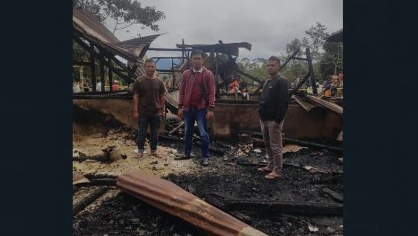 Dua Unit Rumah Warga Milik Ayah dan Anak di Jaong, Manggarai Ludes Terbakar