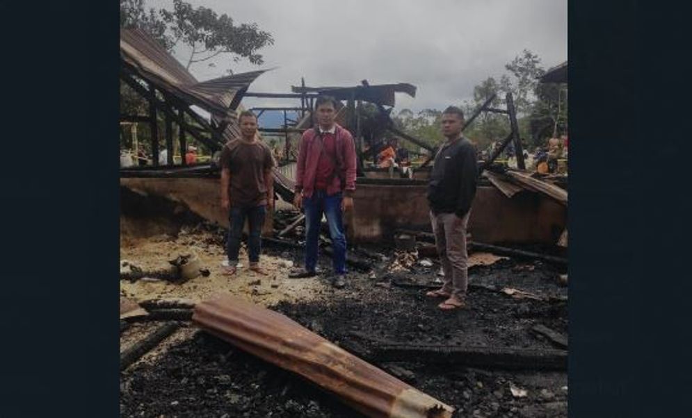 rumah terbakar.JPG