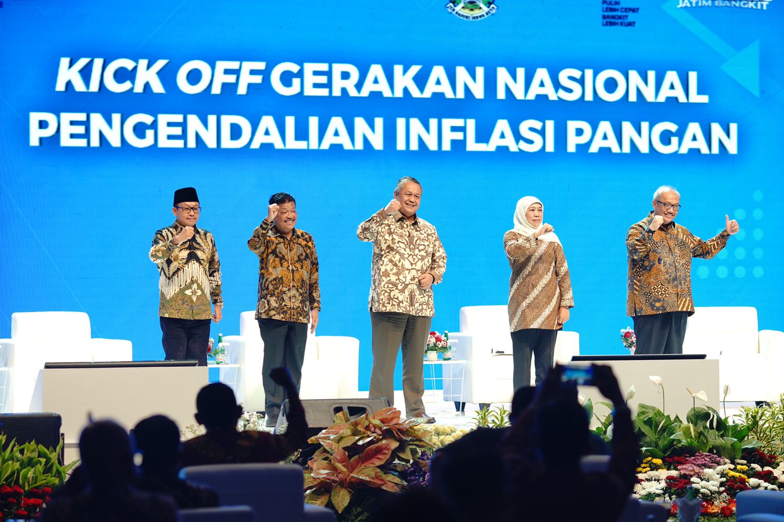 Gubernur Khofifah dan Gubernur BI, Perry Warjiyo saat kick off Gerakan Nasional Pengendalian Inflasi Pangan.