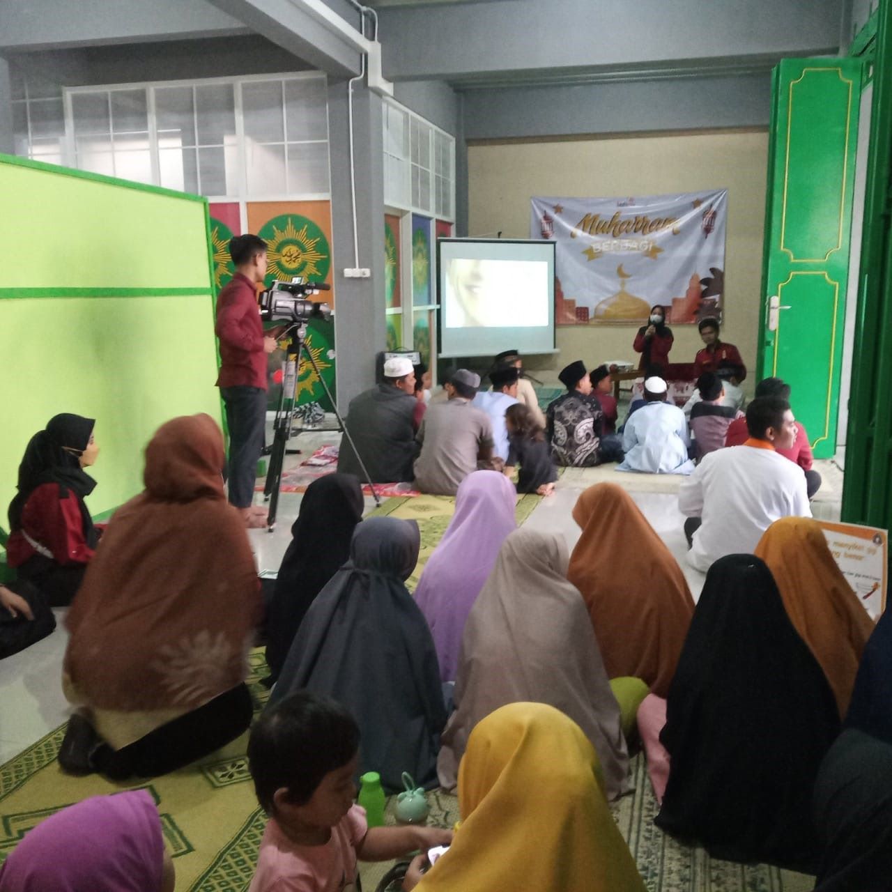 Santri MTs Muhammadiyah TrenMu KH Ahmad Dahlan Solo Ikuti Muharram Berbagi