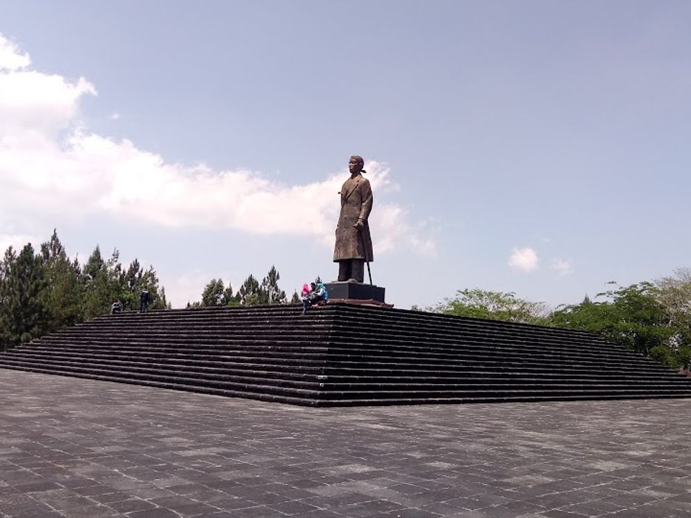 Monumen jendral sudirman 3.jpg