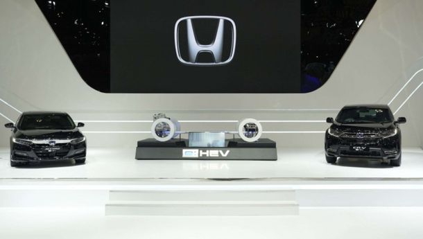 Honda Perkenalkan 2 Mobil Hybrid dan Small SUV RS di GIIAS 2022