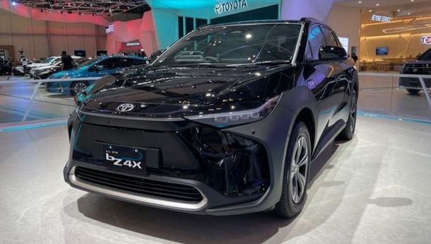 Mobil Listrik Toyota bZ4X Tampil di GIIAS 2022
