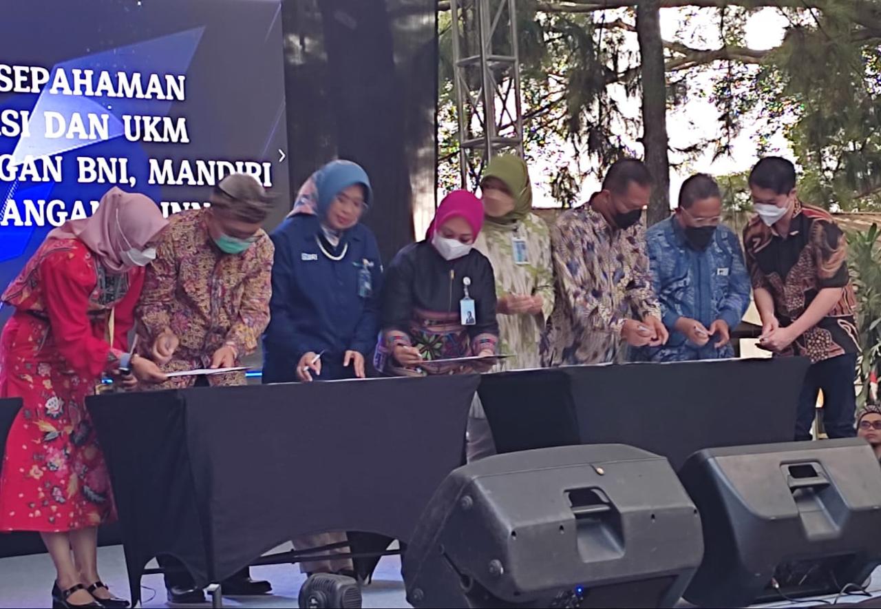 Penandatanganan nota kesepahaman antara AFPI dan Kemenkop UKM terkait program SKOPI, Jumat (12/8/2022).