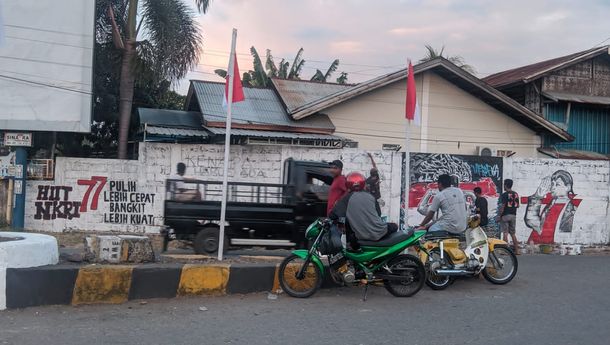 Forum Pemuda Habi -Langir Bergotong Royong Membuat Mural Kemerdekaan