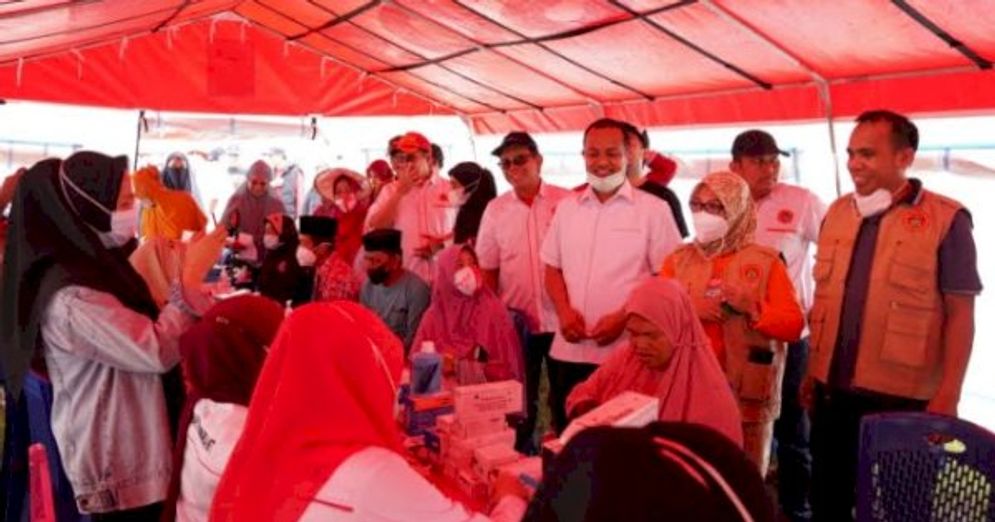 Gubernur Sulsel Sudirman Sulaiman memantau layanan kesehatan gratis. 