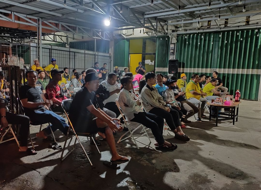Suasan nobar Barito Putera yang dihelat YN'S Center.