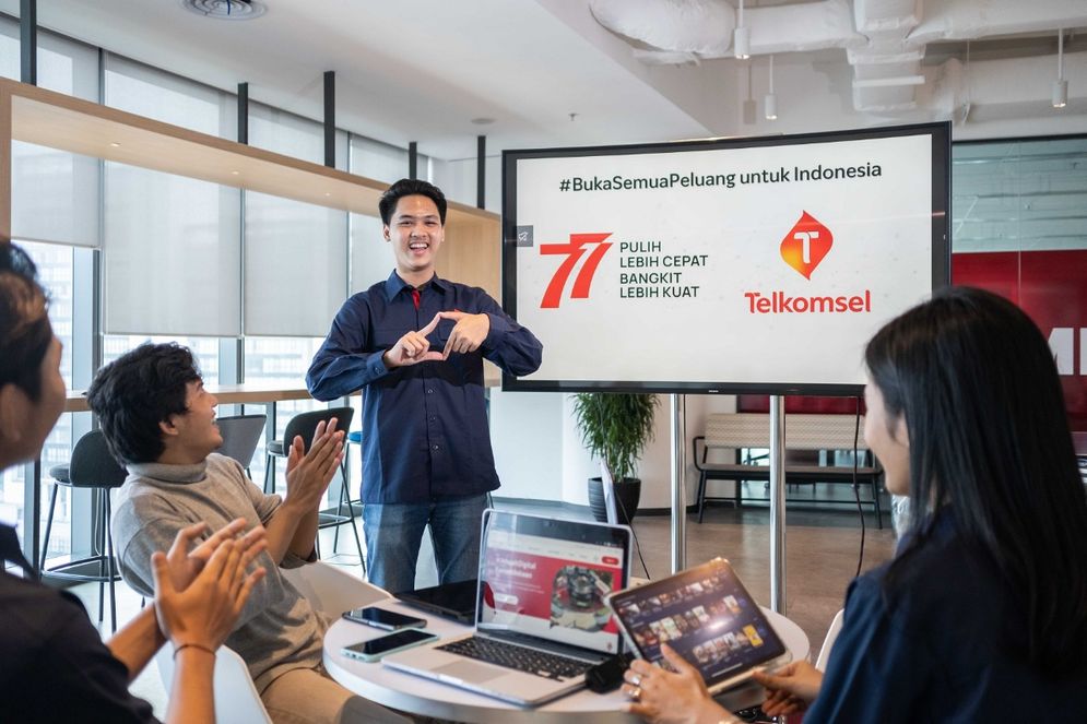 Telkomsel terus lampaui batas dalam membuka lebih banyak peluang dengan menghadirkan lebih banyak solusi inovatif melalui pemanfaatan teknologi digital terdepan.