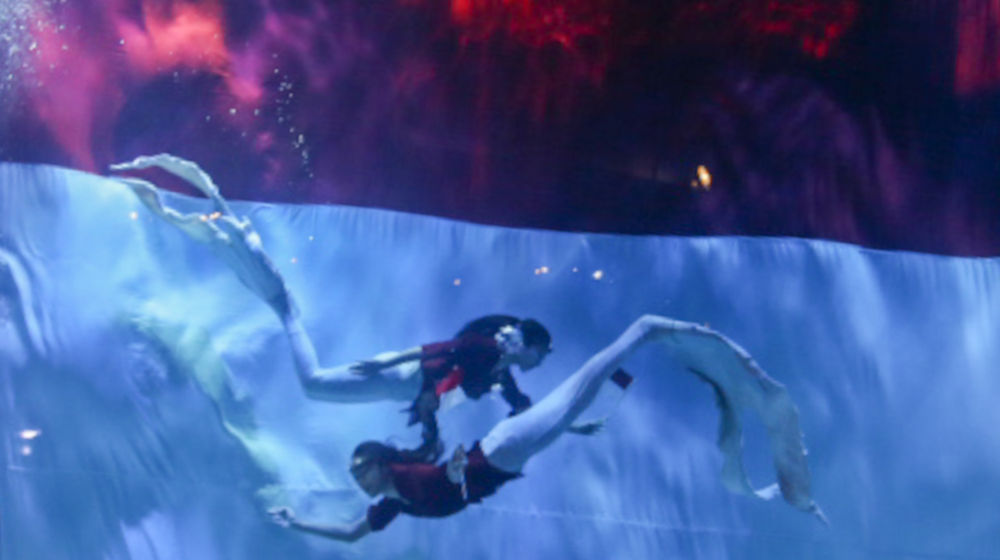 Pengibaran Bendera Jakarta Aquarium-0.jpg