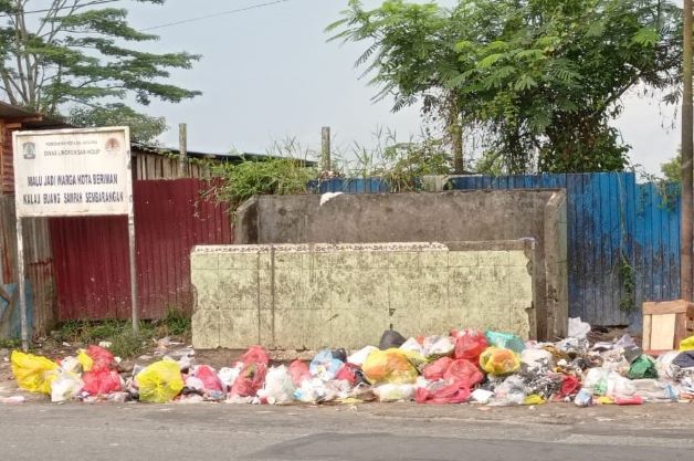 Disiplin warga  Balikpapan membuang sampah di TPS terus menurun. Banyak sampah dibuang tidak pada tempat dan jam yang diatur.