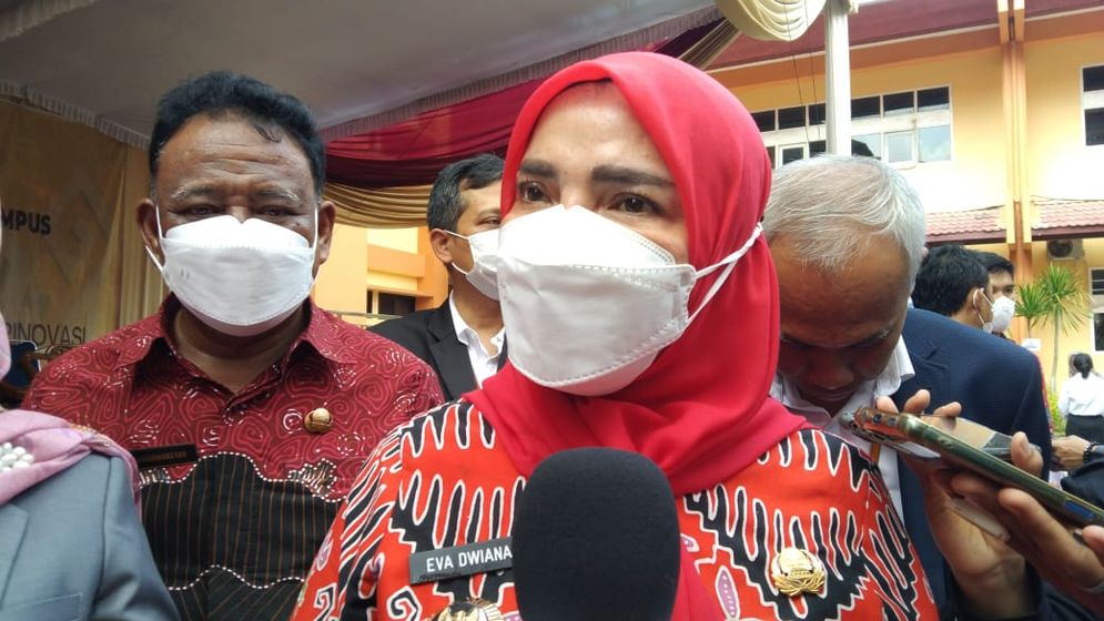 Wali Kota Bandar Lampung Eva Dwiana saat menghadiri Perkenalan Kehidupan Kampus Mahasiswa Baru (PKKMB) Unila pada Kamis, 18 Agustus 2022.