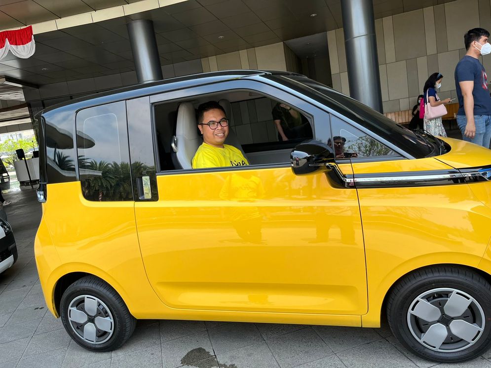 Test drive mobil listrik Wuling.