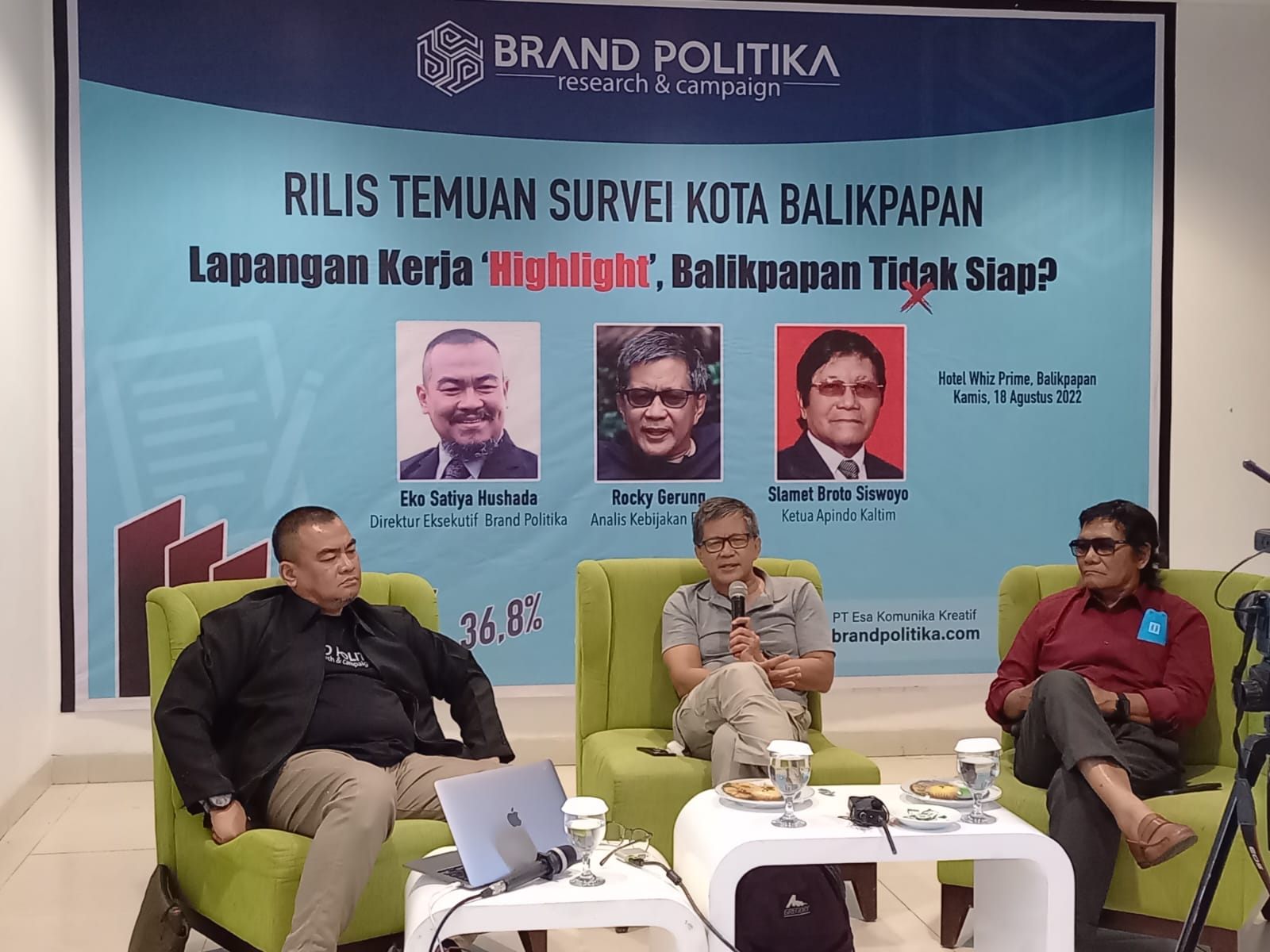 Direktur Eksekutif Brand Politika, Eko Satiya Hushada (Baris pertama dari kiri)