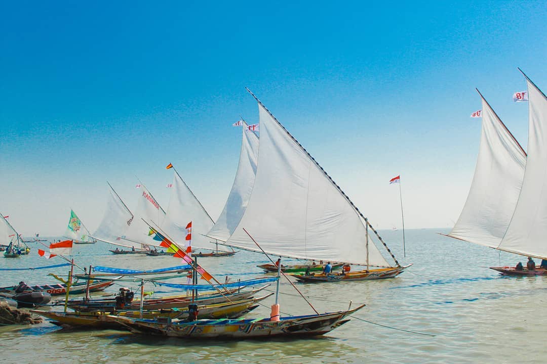 Balikpapan akan menjadi tujuan akhir festival perahu layar tahunan yang digelar Pemerintah Provinsi Sulawesi Barat. Tahun ini tema yang diangkat adalah Festival Sandeq 2022 "Indonesia Mendukung IKN". Foto: ilustrasi/ IG @ahmadrezatriya