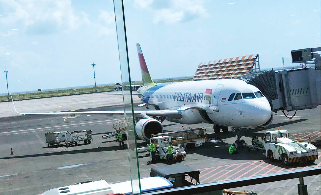 Ilustrasi pesawat Pelita Air saat landing di Bandara Ngurah Rai Denpasar Bali. Foto : Panji Asmoro/TrenAsia