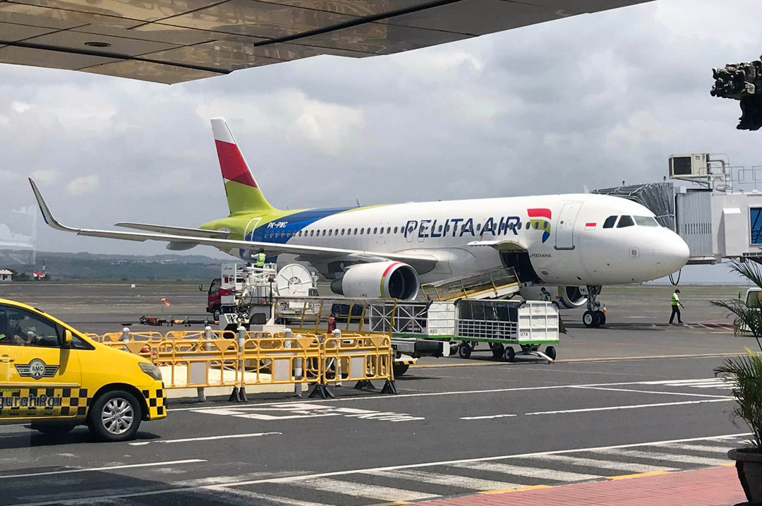 Ilustrasi pesawat Pelita Air saat landing di Bandara Ngurah Rai Denpasar Bali. Foto : Panji Asmoro/TrenAsia