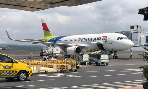 Ilustrasi pesawat Pelita Air saat landing di Bandara Ngurah Rai Denpasar Bali. Foto : Panji Asmoro/TrenAsia