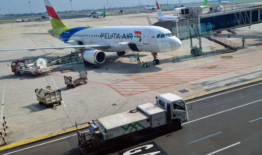 Ilustrasi pesawat Pelita Air saat landing di Bandara Soekarno Hatta Tangerang Banteni. Foto : Panji Asmoro/TrenAsia